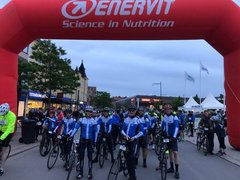 Start Vätternrundan race Zweden team Indutrade.jpg
